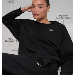ALO Yoga Black Crewneck Sweatshirt